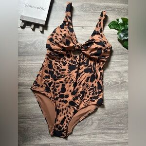 Kian D F&F Leopard Print keyhole One Piece Swimsuit. Size M